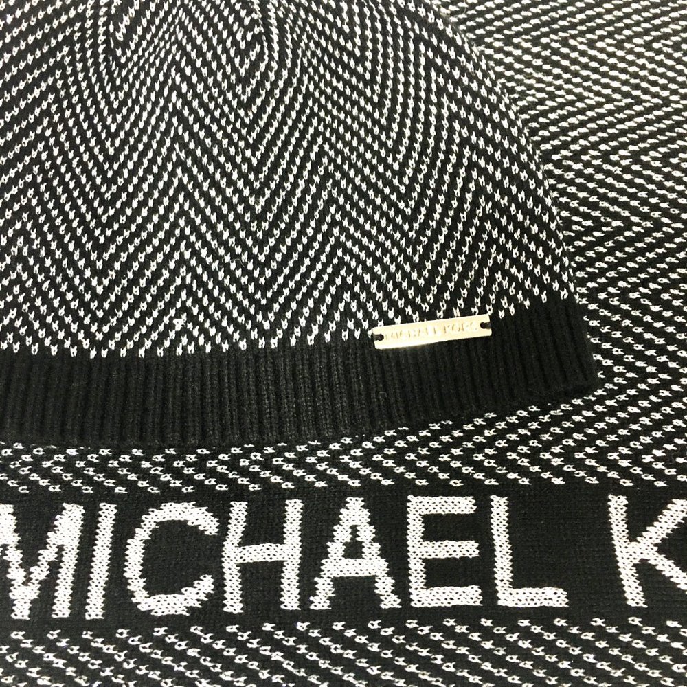 Michael Kors Zig Zag Scarf & Beanie Hat Set - NEW - Picture 4 of 7